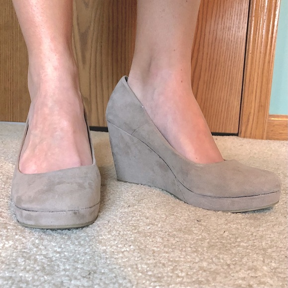 Women’s Size 8 Taupe Suede Wedges - Picture 1 of 10